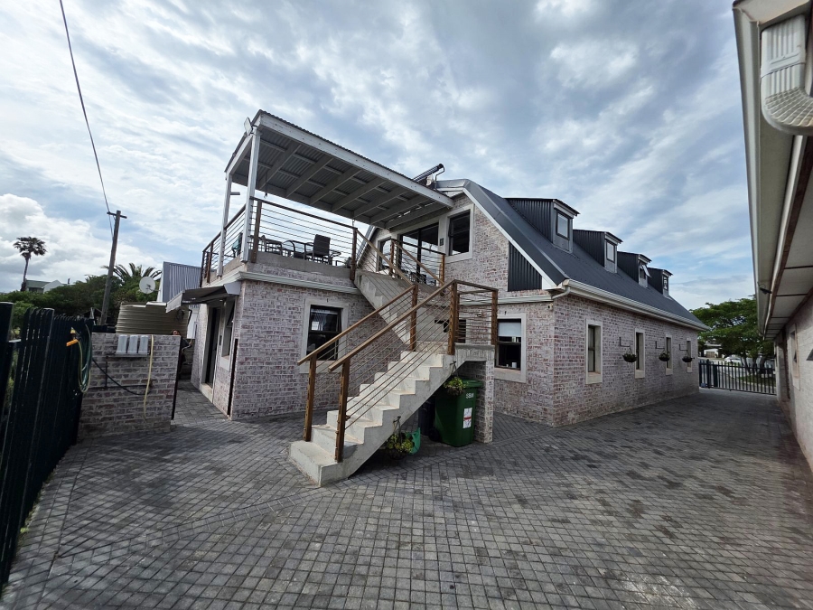 5 Bedroom Property for Sale in Middedorp Western Cape